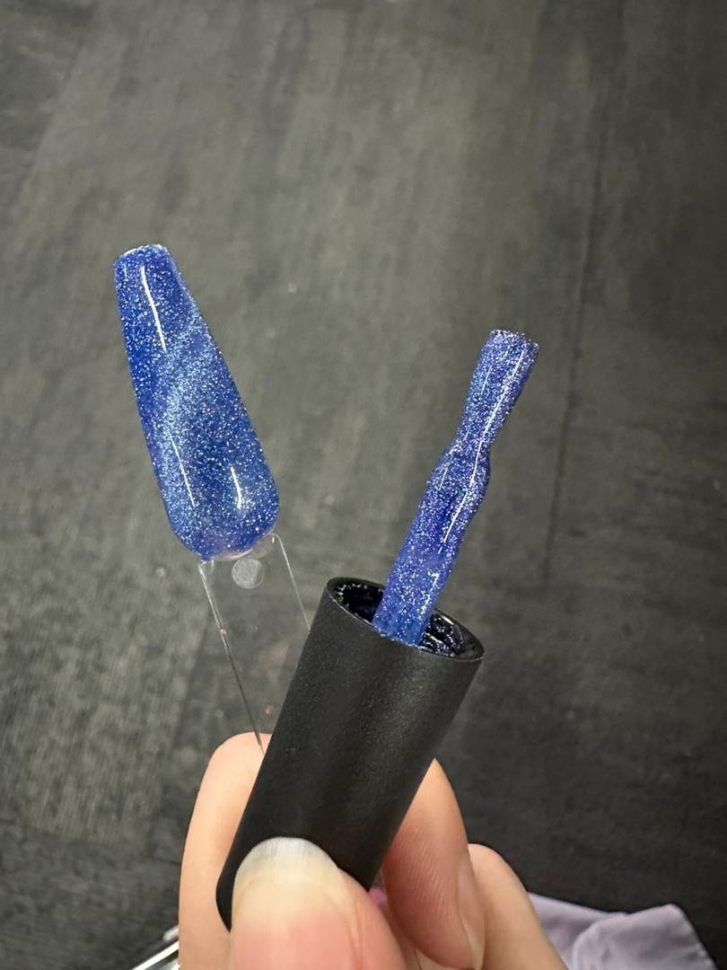 Reflective Cat Eye Gel Polish Shade : Blue